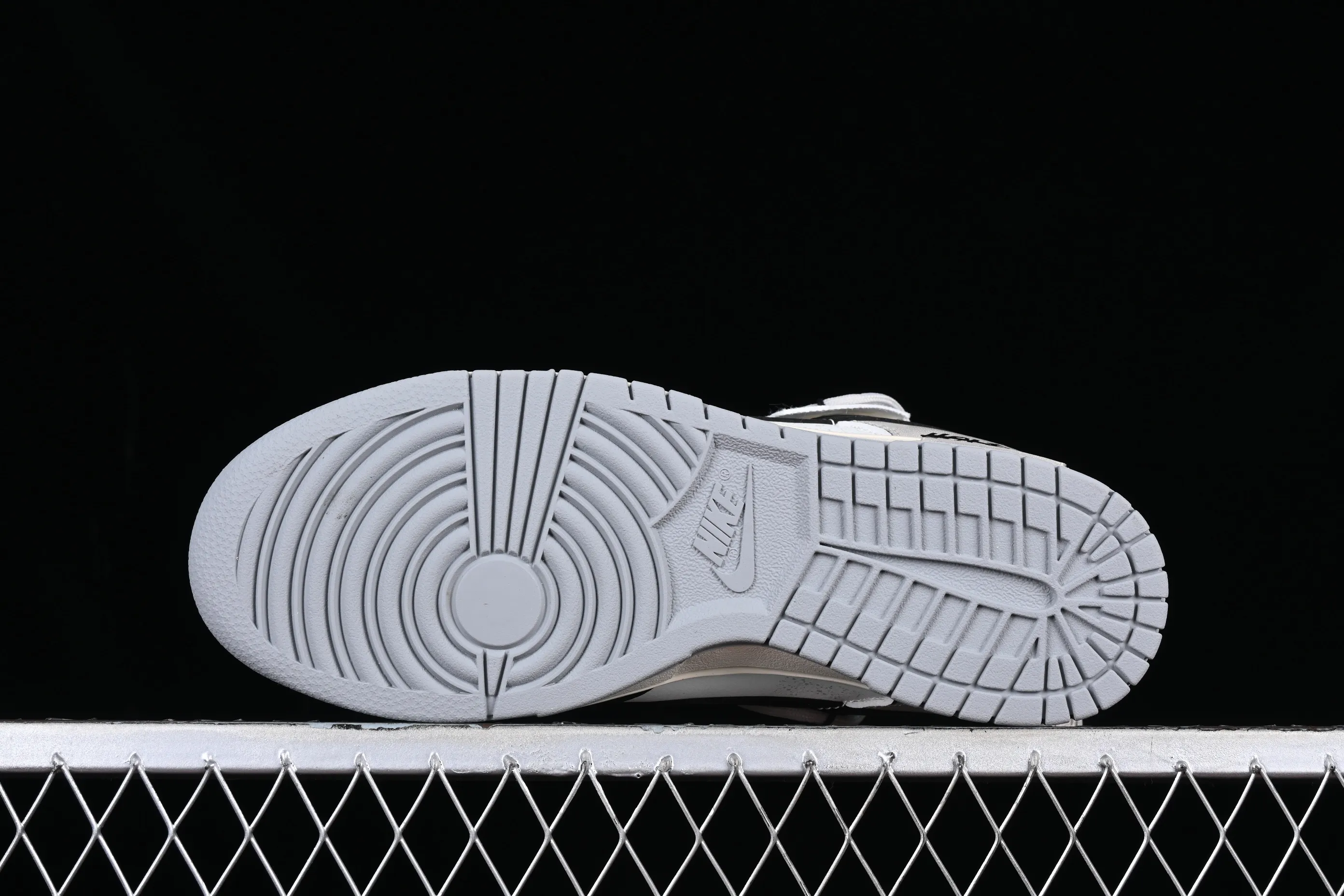 All Categories Nk SB Dunk Series Nk SB Dunk Low Low-top sneakers Nk Dunk Low Retro Panda Prank Space Exploration Star Trek Customized version of deconstructed straps retro distressed Panda low-top sneakers DJ6188-003